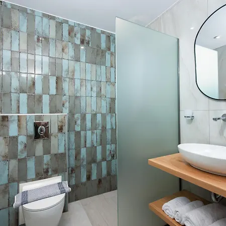 Olivento Beach Front Suites Potos