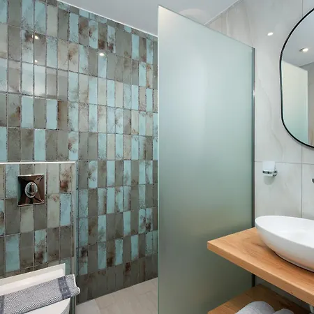 Olivento Beach Front Suites Potos